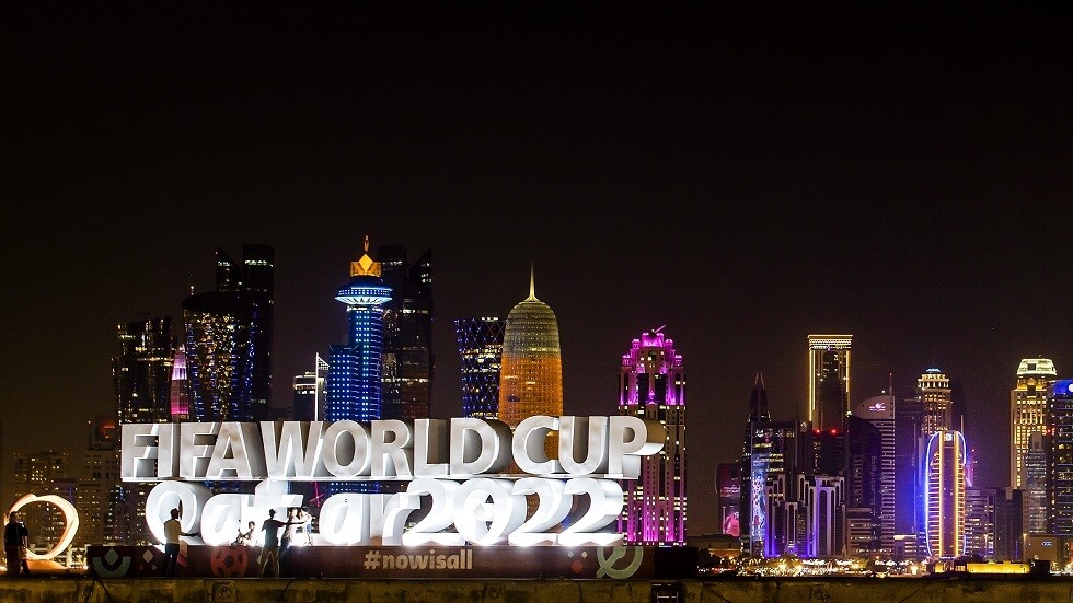 للمرة الأولى.. قطر تقر بمصرع عمال مهاجرين أثناء بناء ملاعب كأس العالم وتكشف العدد التقريبي!