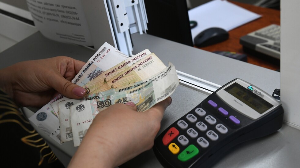 بوتين يوعز بزيادة رواتب للقطاع الحكومي