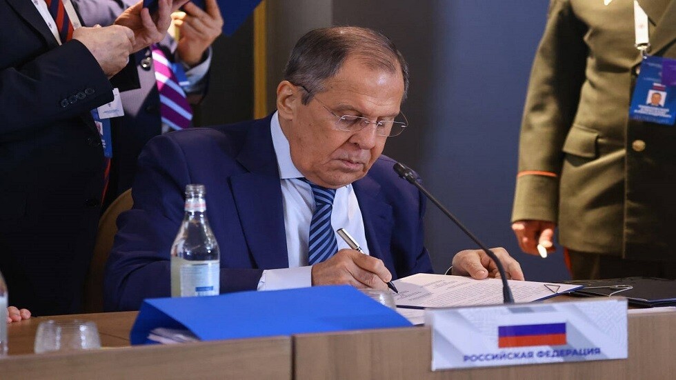لافروف: الغرب يزج بأوكرانيا نحو مواصلة الحرب التي يشنها ضد روسيا الاتحادية