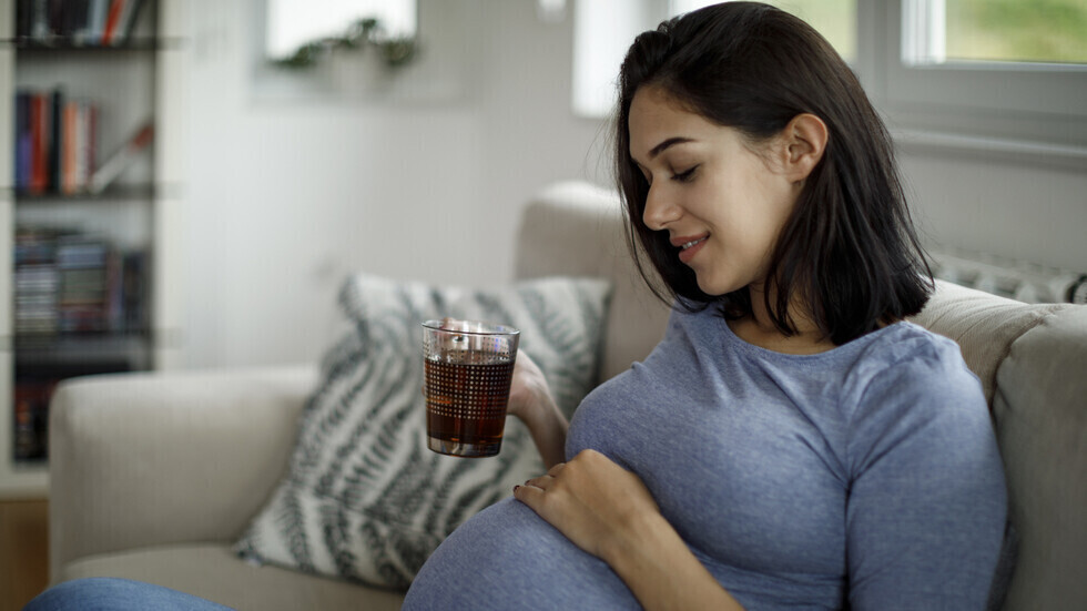 استهلاك الكافيين خلال الحمل يؤثر على طول قامة الطفل