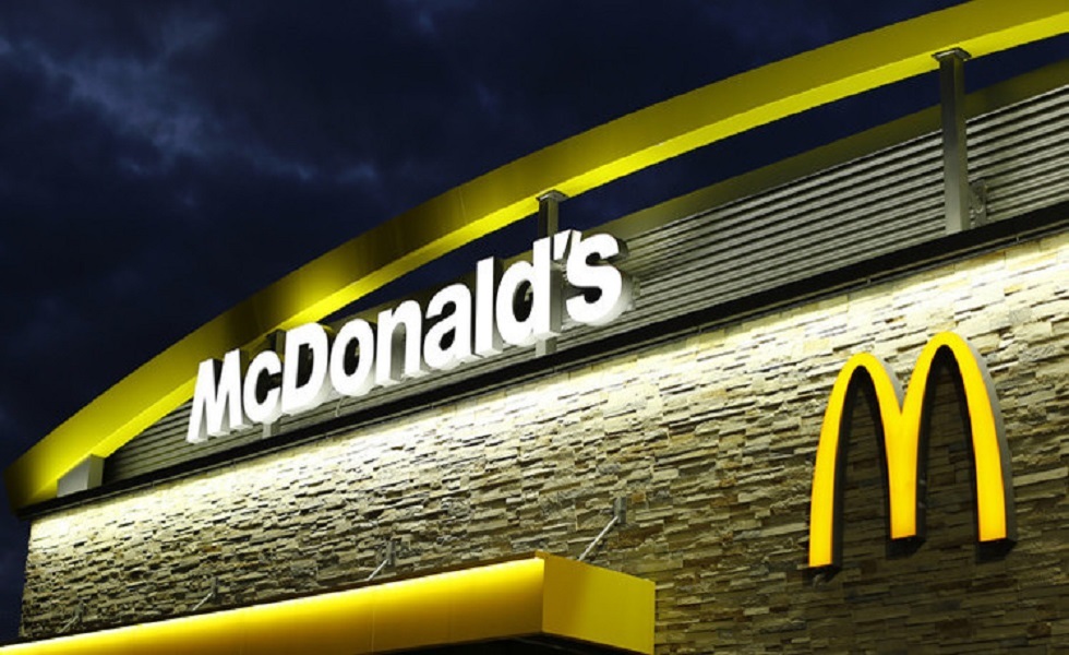 ماكدونالدز تواجه أسوأ انخفاض في أرباحها خلال الشهر الماضي