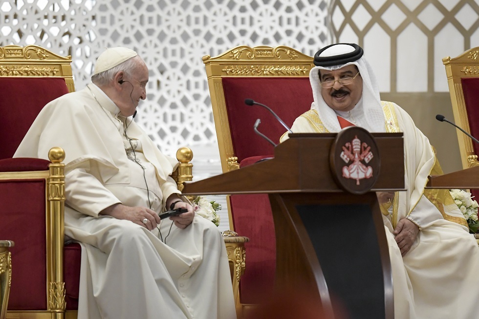 من البحرين.. البابا فرنسيس يدعو لاحترام حقوق الإنسان وتحسين ظروف العمال