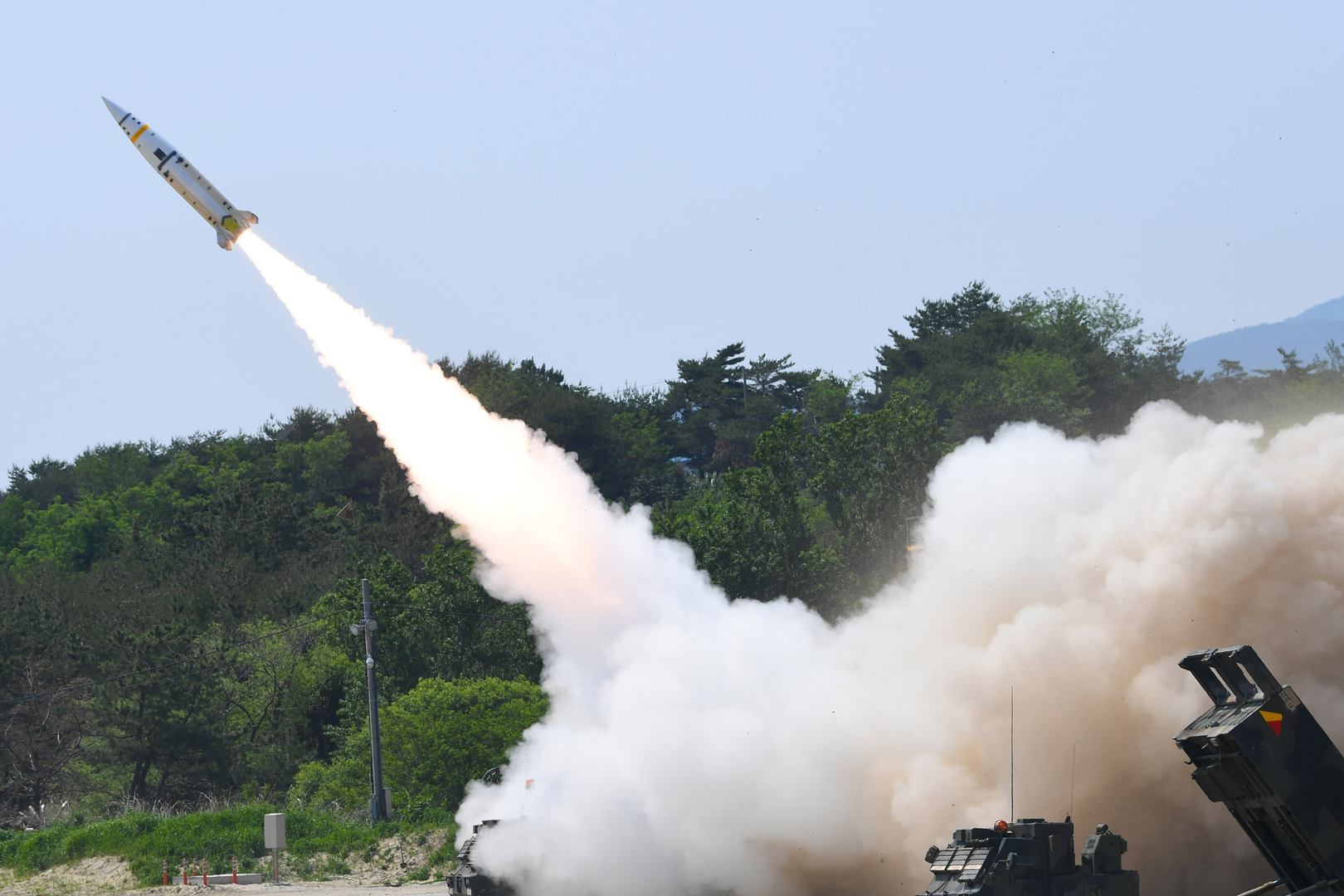 بولندا توقع عقدا بمليارات الدولارات مع كوريا الجنوبية لاقتناء أنظمة إطلاق صواريخ