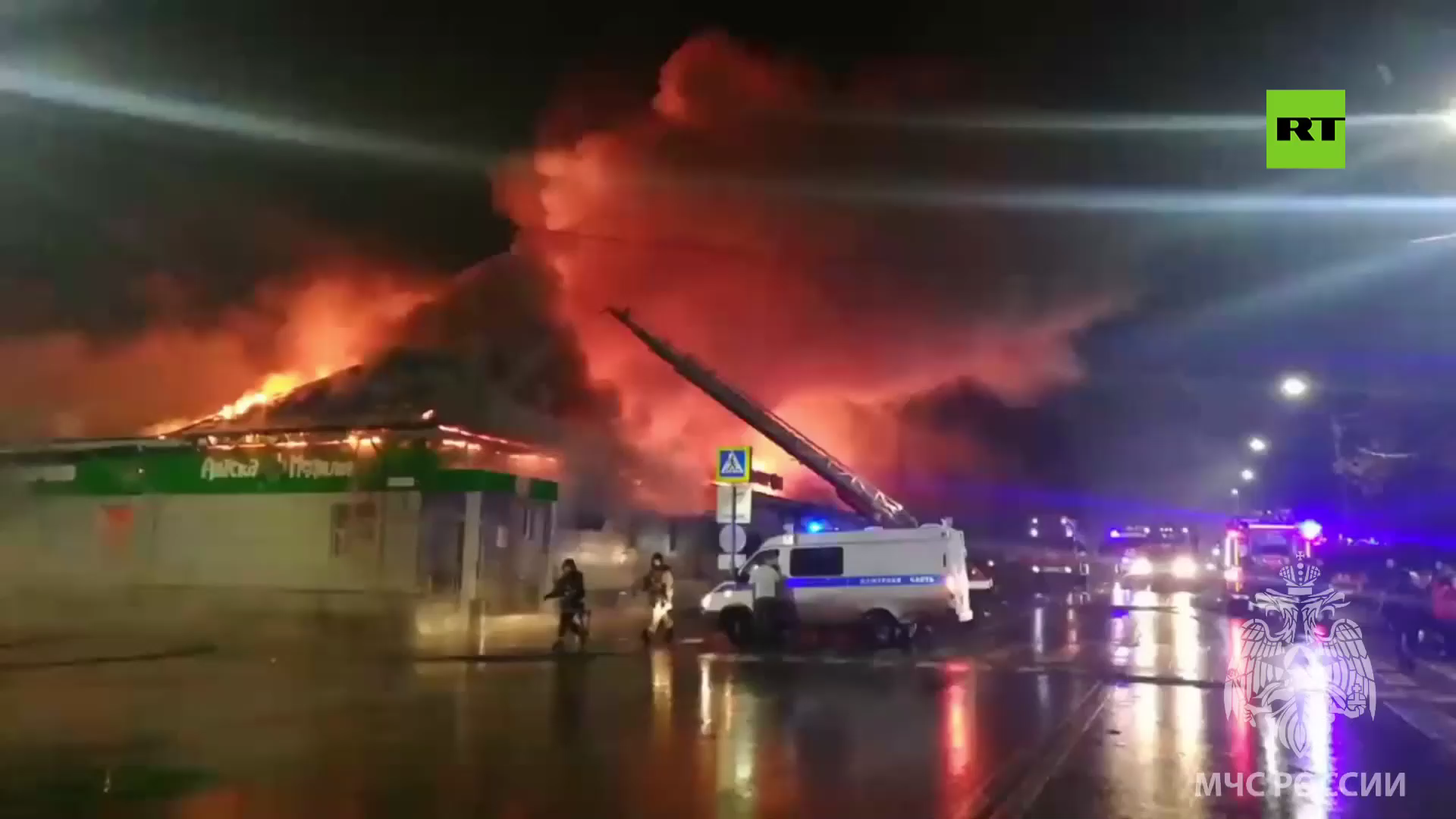 مشاهد لحريق ضخم وآثاره بملهى ليلي في كوستروما الروسية