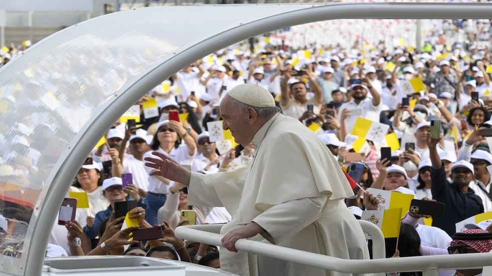 البابا لشباب البحرين: خذوا الحقيقة من الواقع وليس من 