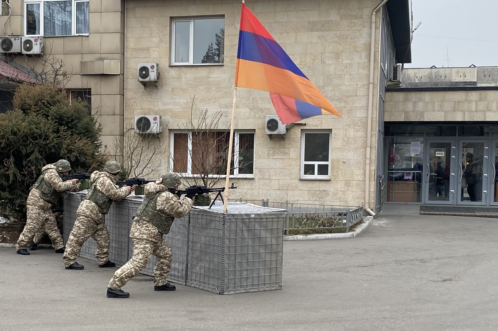 الدفاع الأرمنية: إصابة جندي على الحدود مع أذربيجان
