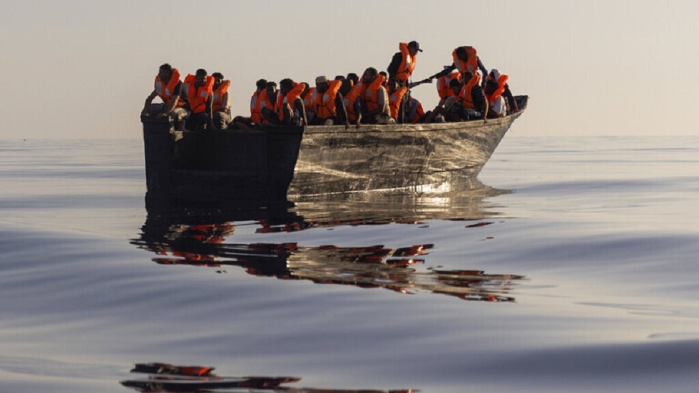 المفوضية الأوروبية توضح مصير مهاجرين سوريين رميا نفسيهما في البحر