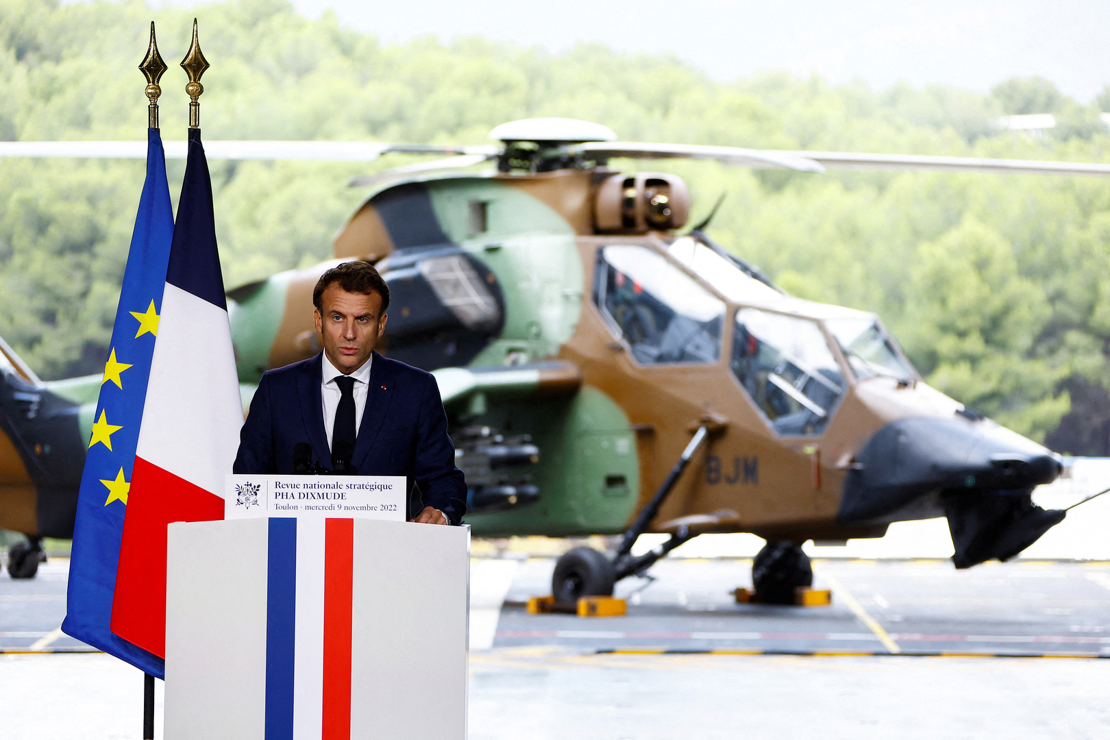 ماكرون يدعو الفرنسيين للتكيف مع اقتصاد الحرب