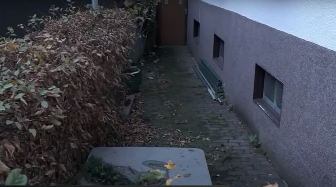 لا تعرف العالم الخارجي.. إنقاذ طفلة ألمانية حبستها عائلتها منذ 7 سنوات (فيديو)