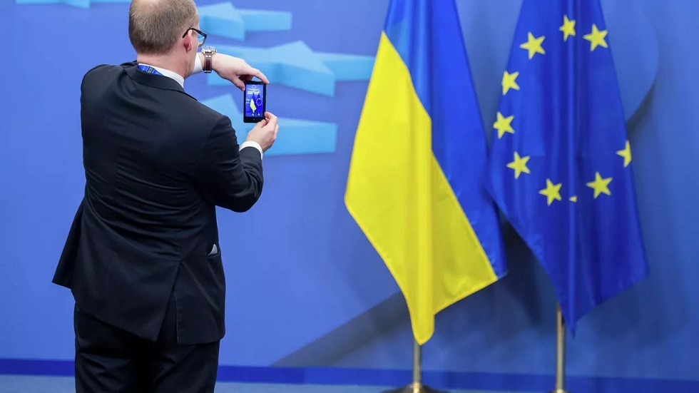 خبير: ستضطر أوكرانيا للتخلي عن أراضيها لسداد القروض الغربية