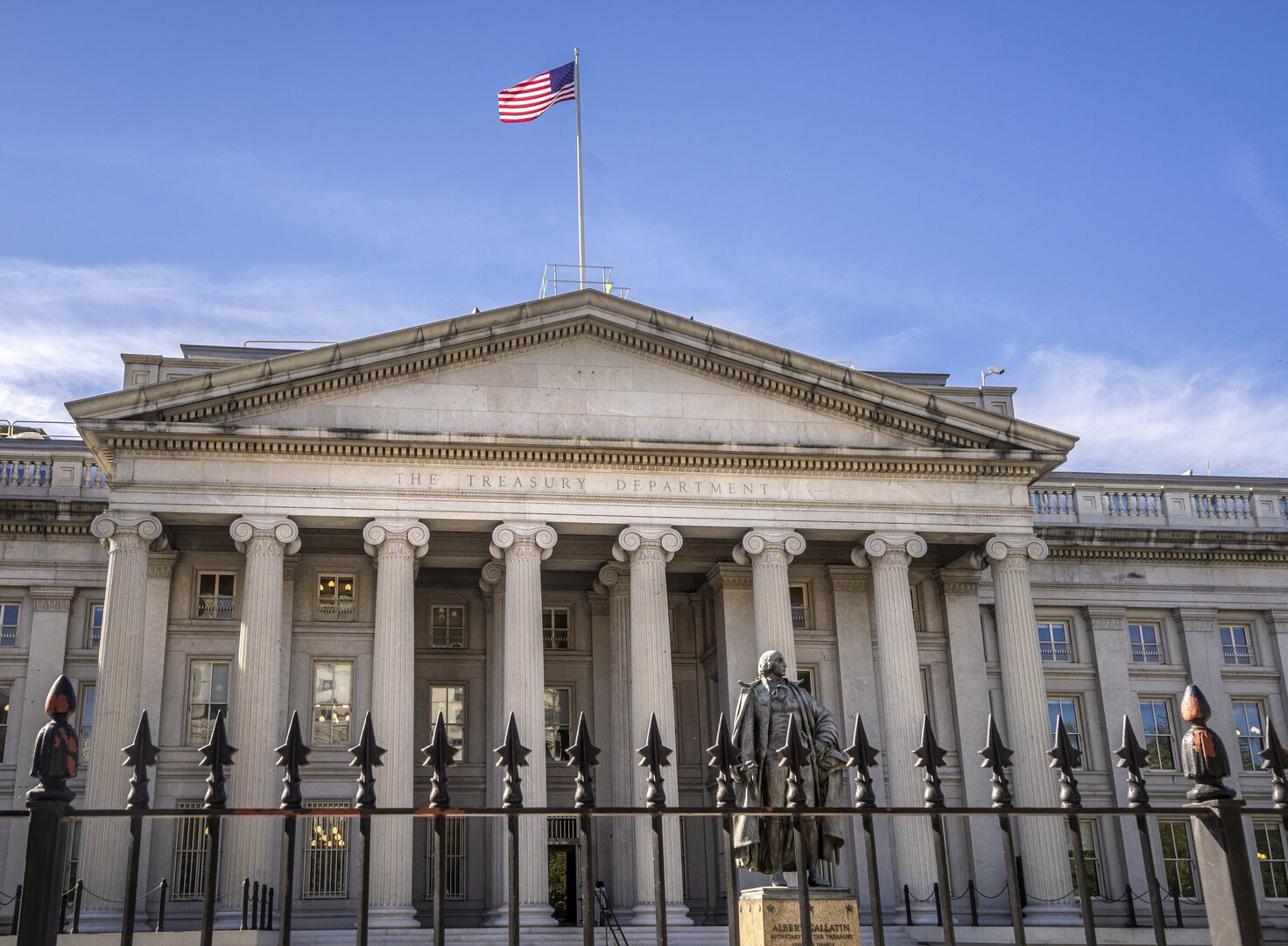 واشنطن تمدد المهلة لإتمام التعاملات مع البنوك الروسية بشأن صفقات الطاقة