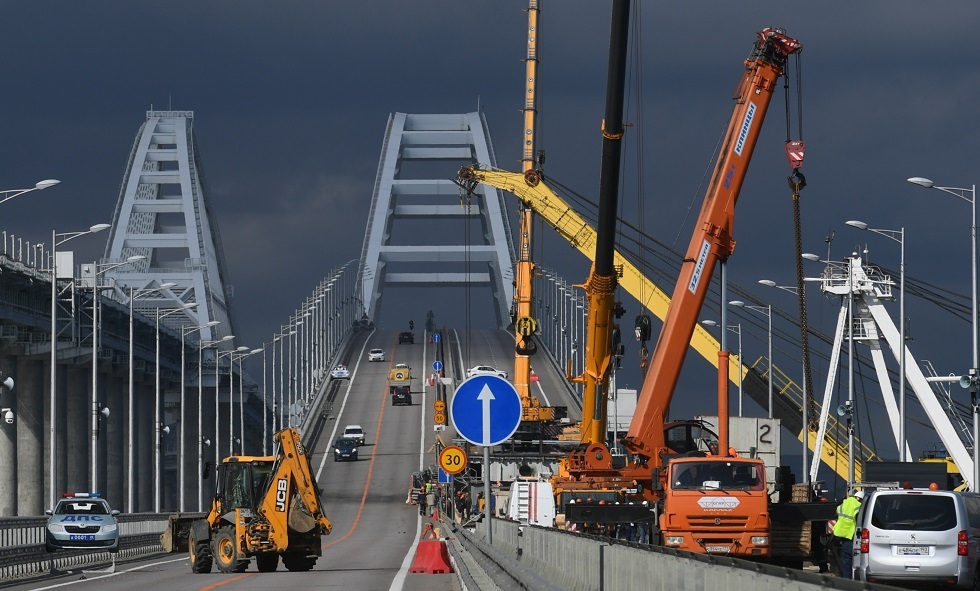 استئناف حركة مرور السيارات في جسر القرم قبل الموعد المخطط