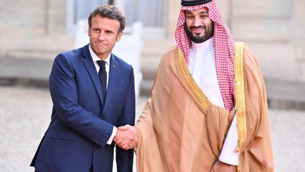 الرئيس الفرنسي وولي العهد السعودي يناقشان هاتفيا أزمة لبنان
