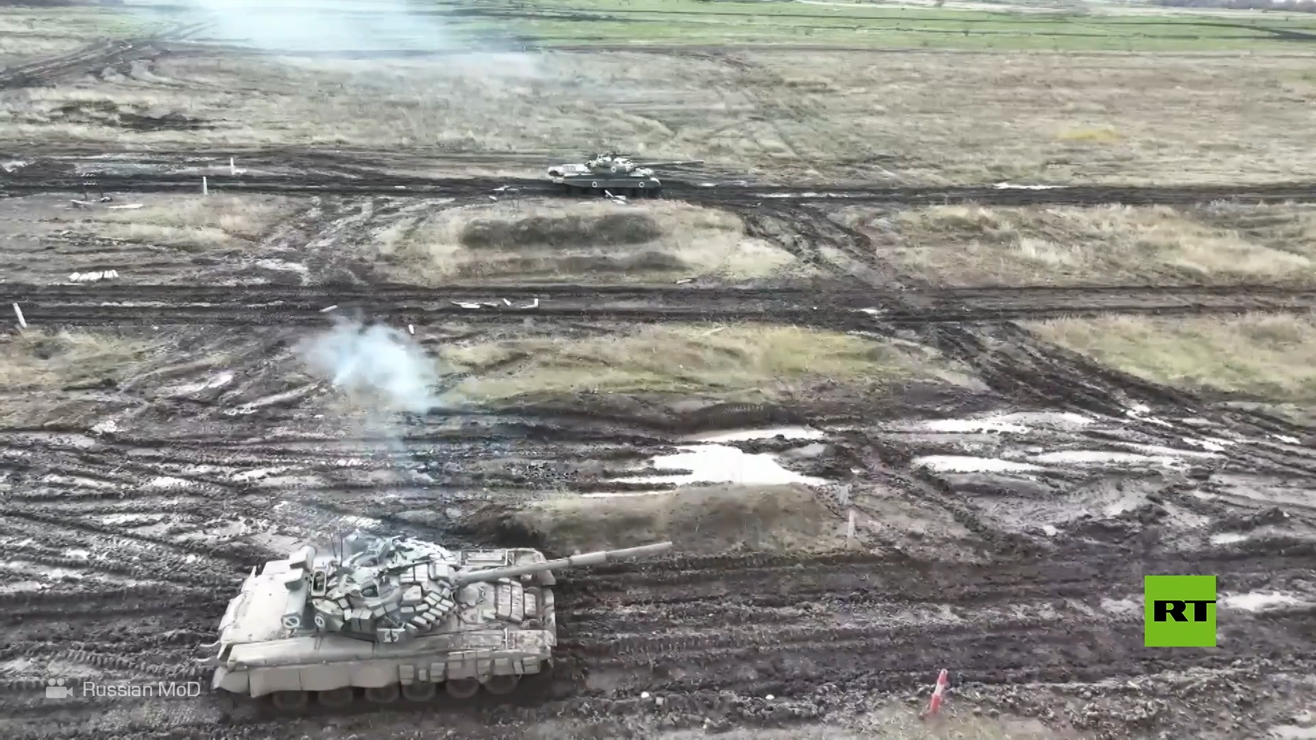 تدريب قتالي لأطقم دبابات تي-80 وتي-72 الروسية