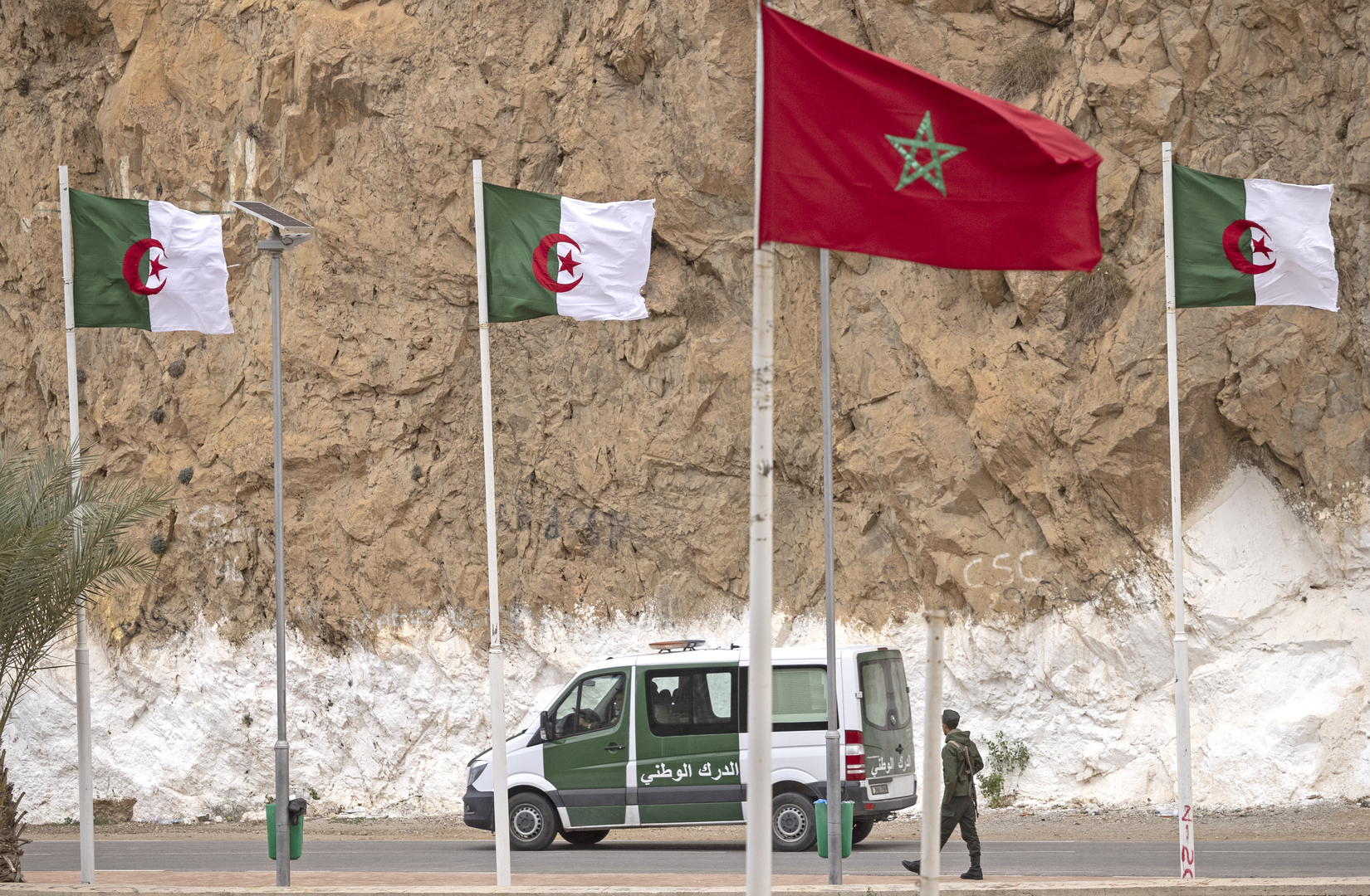 السفير التركي لدى المغرب يتحدث عن  أطراف ثالثة تستفيد من صراع الصحراء بين الرباط والجزائر