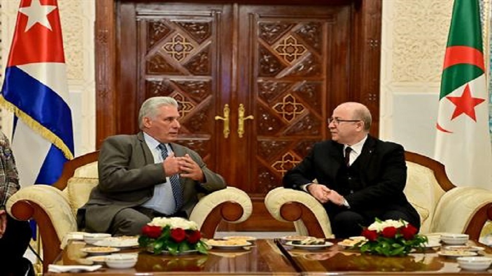الرئيس الكوبي يصل الجزائر في زيارة عمل وصداقة (فيديو)