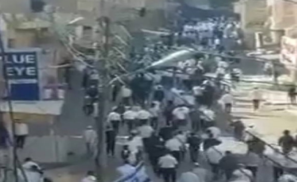 غانتس يدين بشدة الأحداث في الخليل