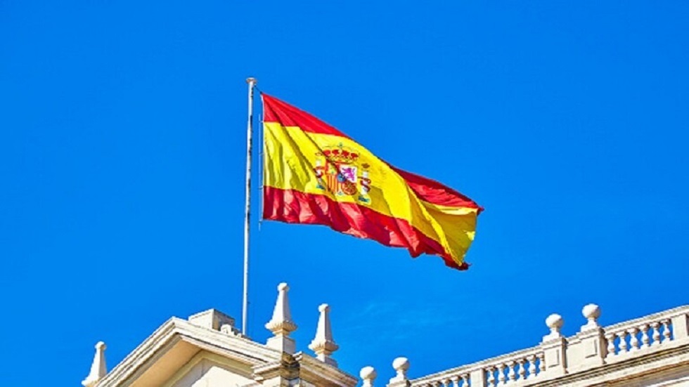 إسبانيا ترحل مغربيا متهما بأنه مرجع للسلفية المتشددة