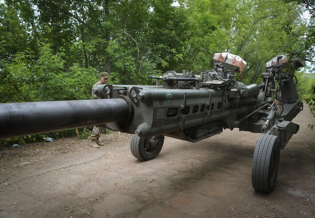 صنّاع الأسلحة يستدعون المتقاعدين بسبب نقص المخزون الذي أحدثته أوكرانيا
