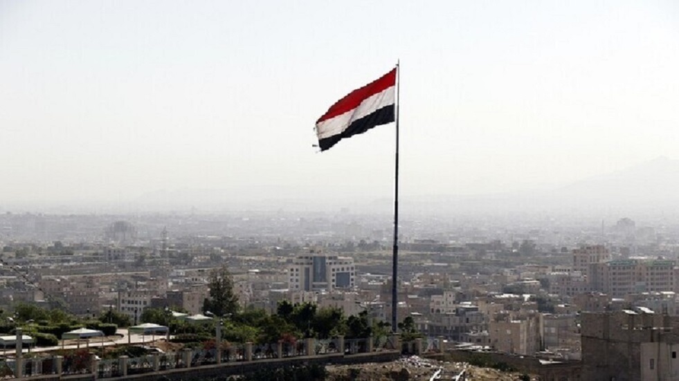اليمن.. وزارة الدفاع تعلن تصديها لهجمات حوثية على ميناء الضبة النفطي