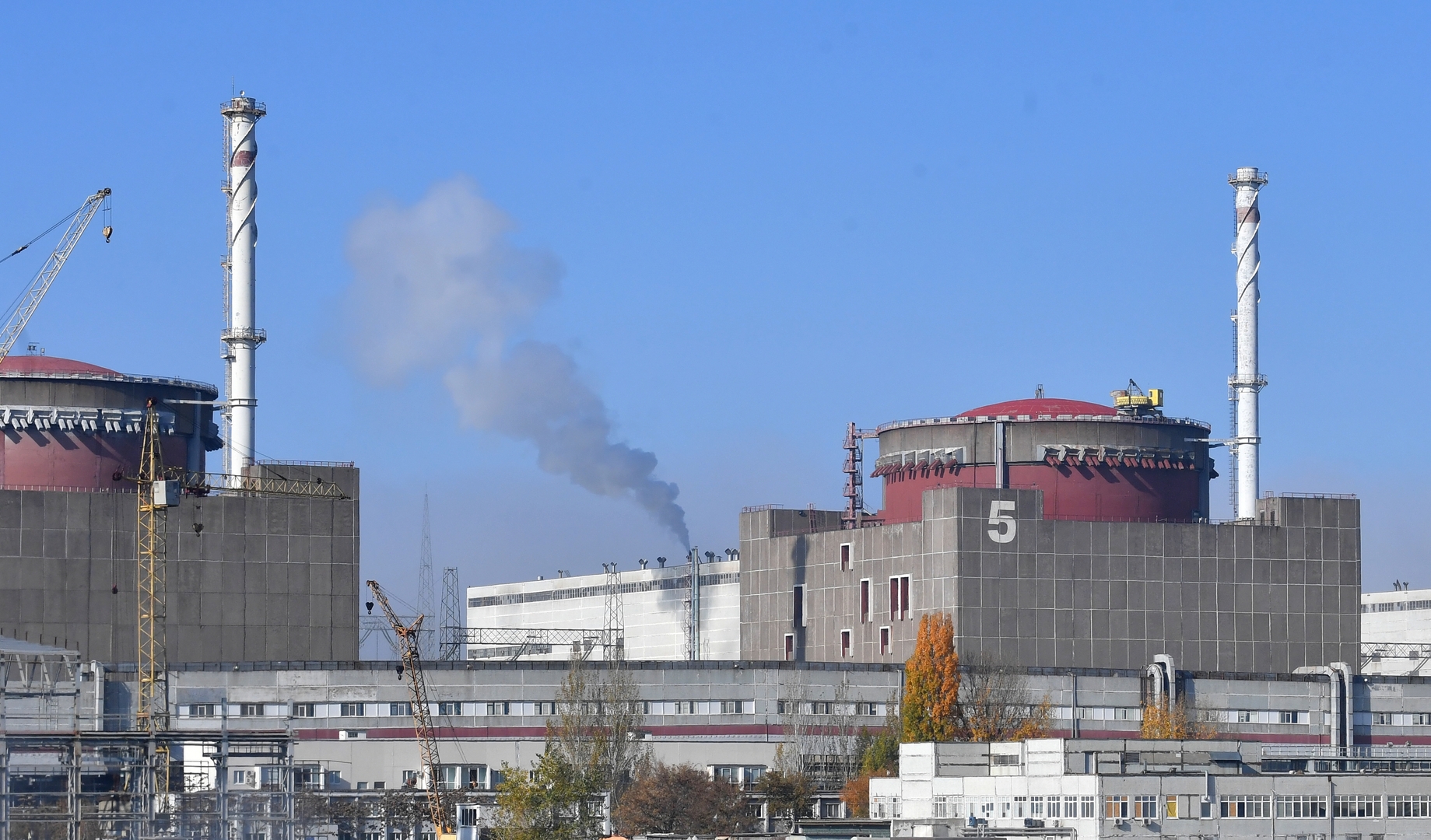 الطاقة الذرية تكشف عن تسرب غير مشع في محطة زابوروجيه جراء القصف