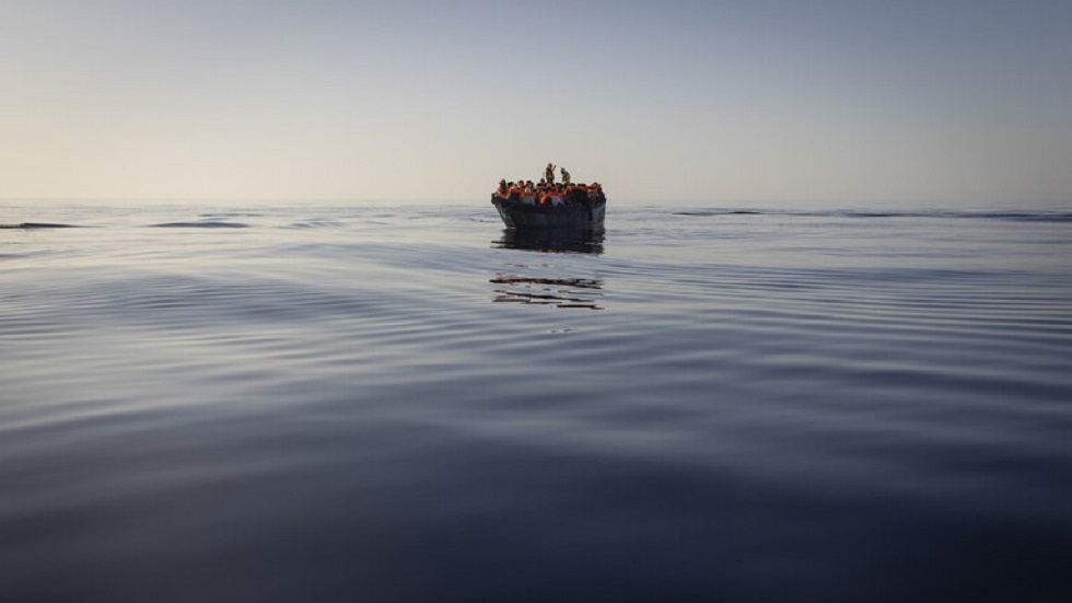 خفر السواحل اليوناني يحاول إنقاذ نحو 500 مهاجر في مركب جنح قرب جزيرة كريت