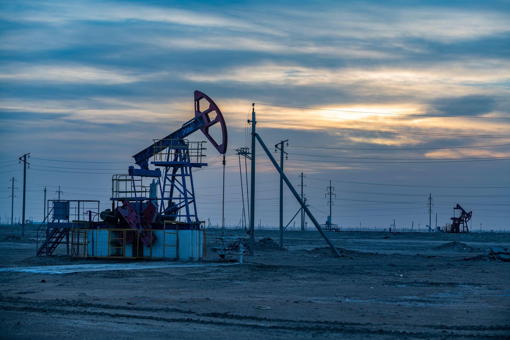 وسائل إعلام: واشنطن وحلفاؤها سيتفقون غدا على سقف سعر النفط الروسي بـ60-70 دولارا