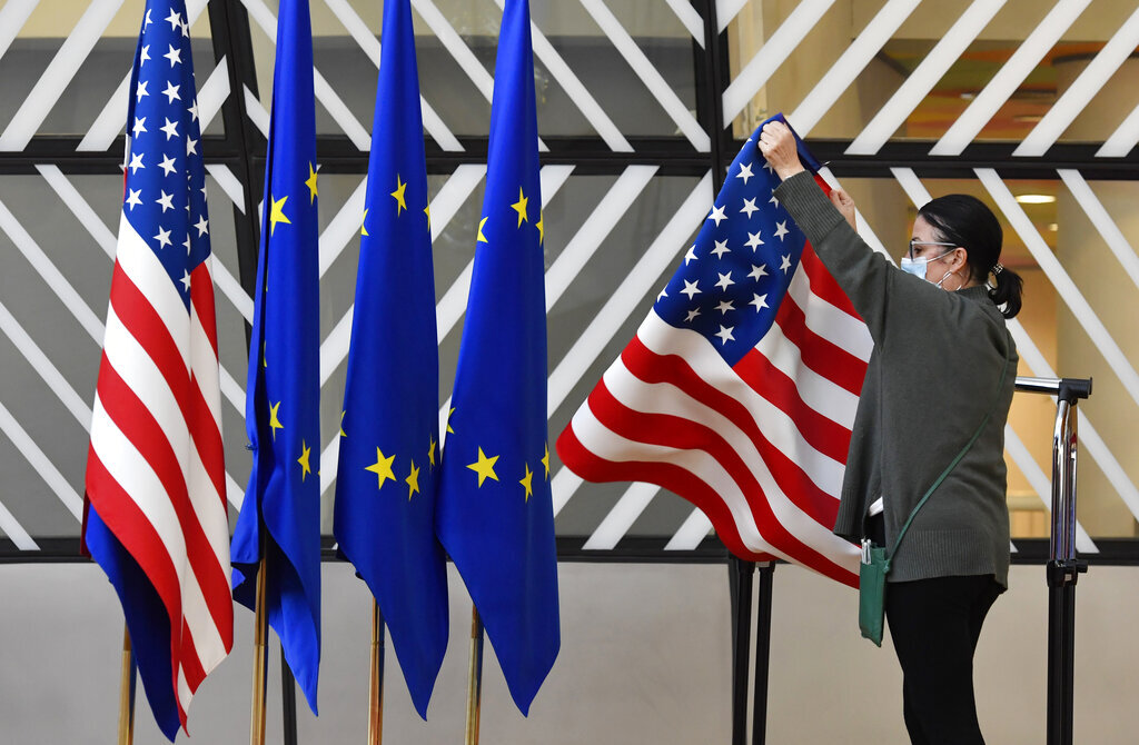 صحيفة: الولايات المتحدة تستخدم الناتو كفخ لاستنفاد الاتحاد الأوروبي