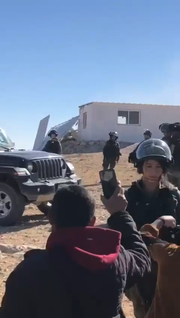 بالفيديو.. الجيش الاسرائيلي يهدم مدرسة في مسافر يطا جنوب الخليل شيدت بتمويل أوروبي