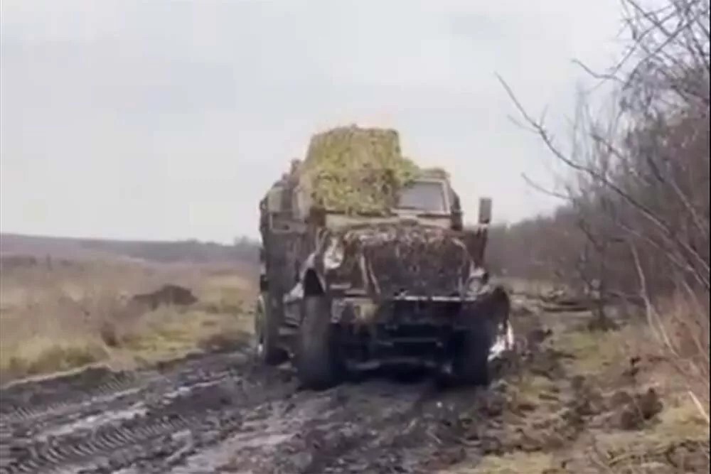 المدرعات المدولبة  الأجنبية الصنع  تعجز عن مواجهة الطين الأوكراني