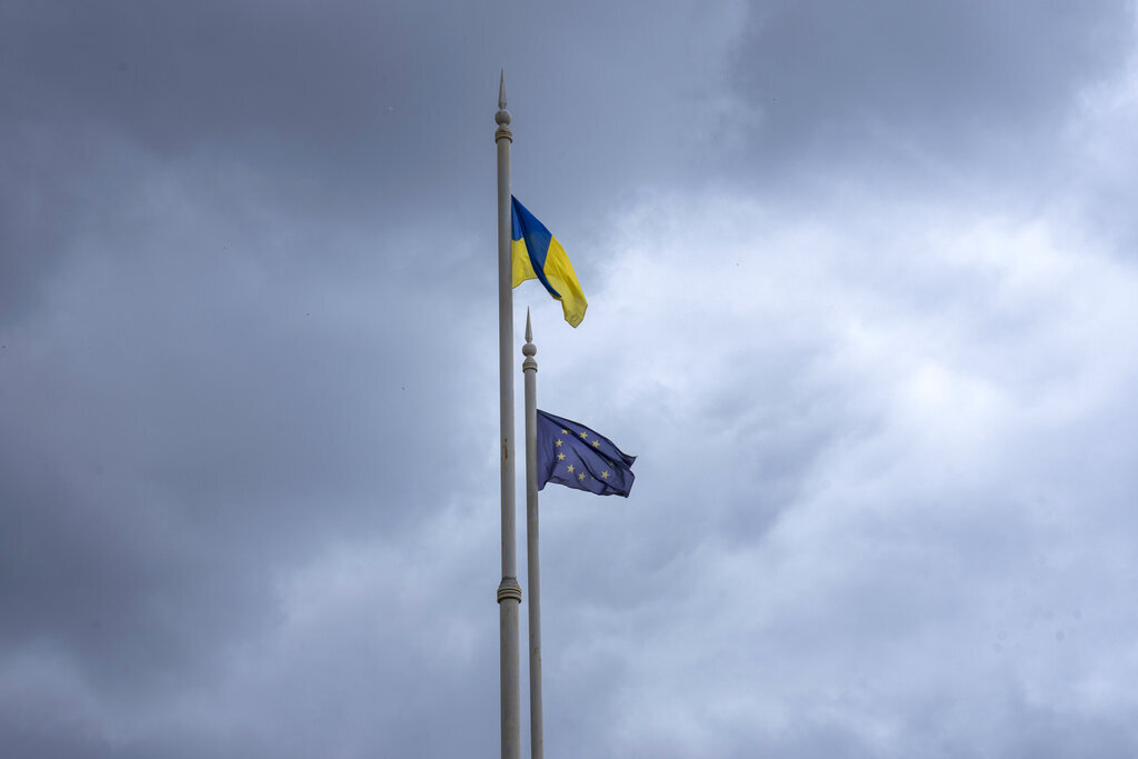 البرلمان الأوروبي يوافق على تقديم حزمة مساعدة بقيمة 18 مليار يورو لأوكرانيا