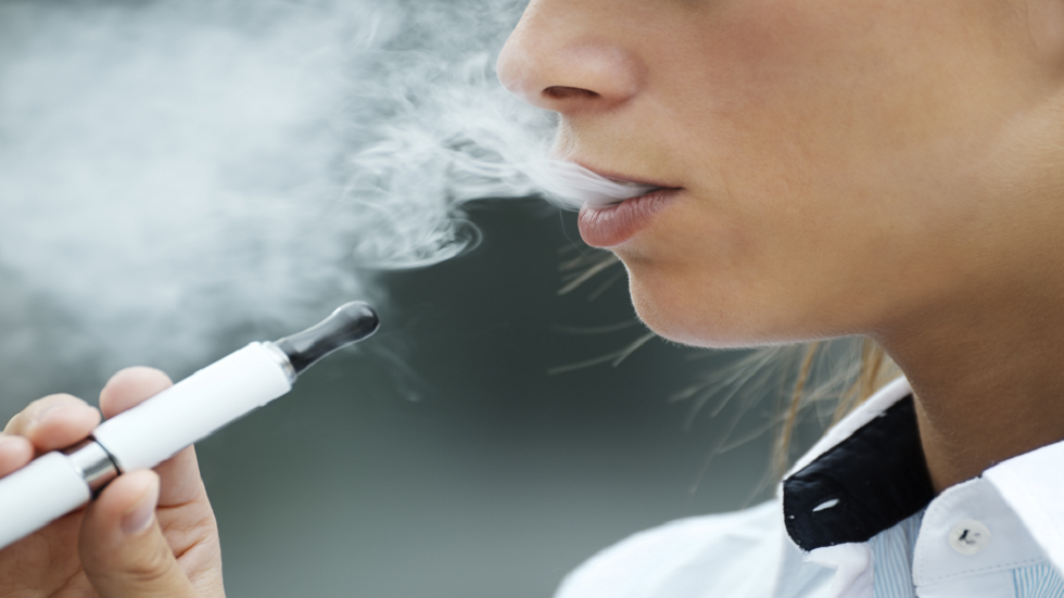 دراسة تكشف أثر التدخين الإلكتروني على صحة الانسان!