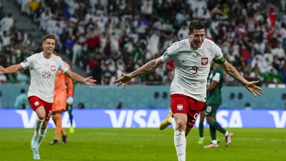 بولندا تهزم السعودية وتخلط أوراق المجموعة الثالثة في مونديال قطر (فيديو)