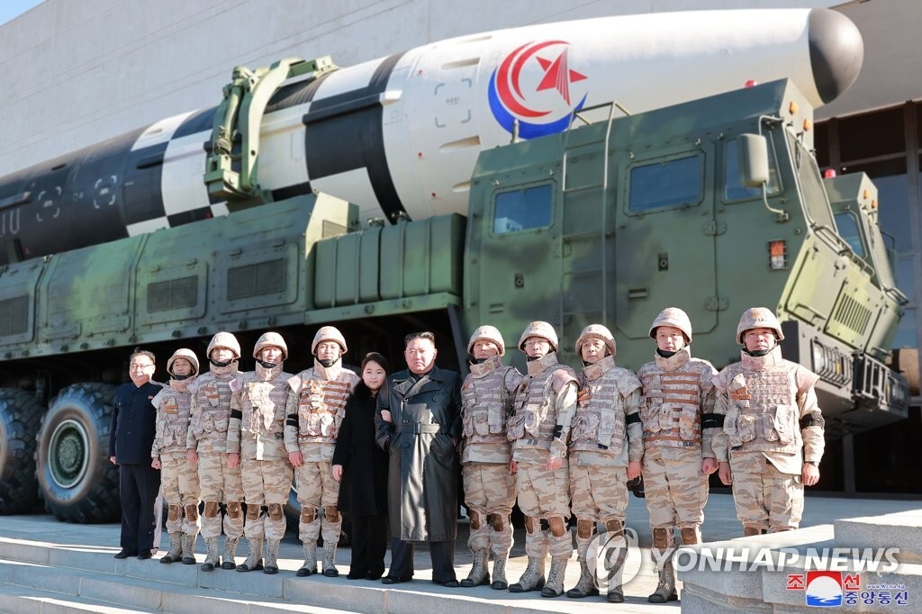 ظهور جديد لابنة زعيم كوريا الشمالية في فعالية عسكرية (صور)