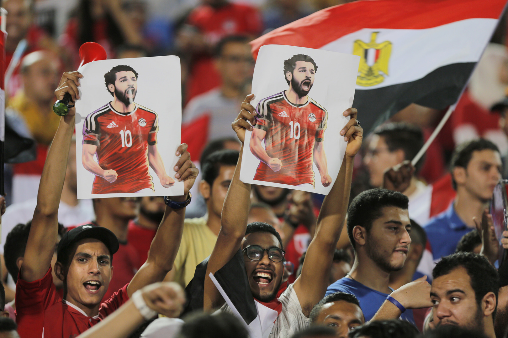 بعد هجوم أشهر شيوخ مصر على لعب ومشاهدة كرة القدم.. دار الإفتاء ترد وتوضح الحكم الشرعي