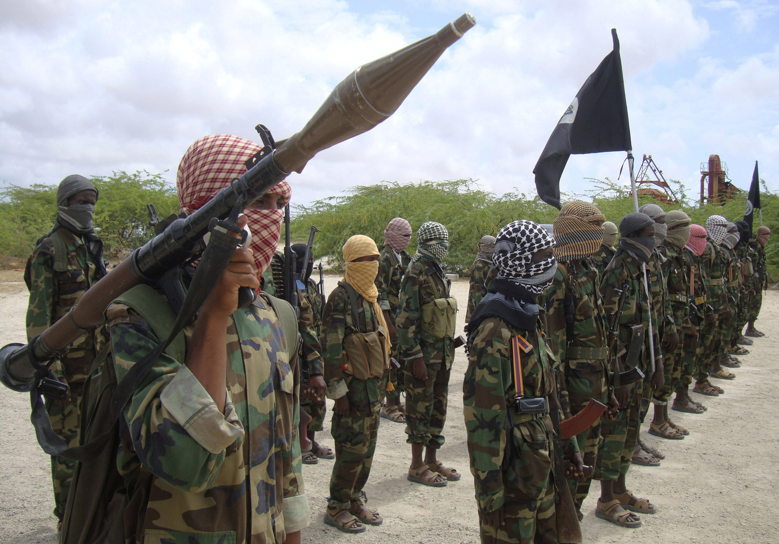حركة الشباب الصومالية تهاجم فندقا قرب القصر الرئاسي في العاصمة مقديشو