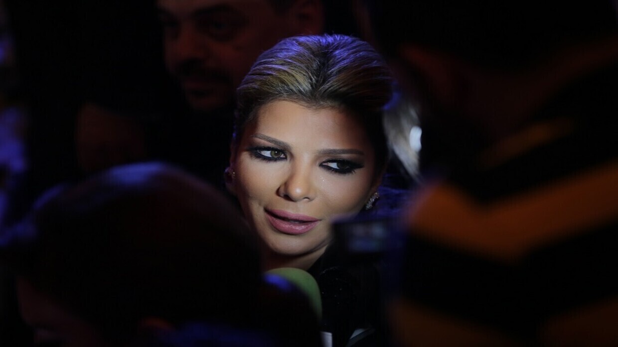 ملحن مصري يهاجم الفنانة السورية أصالة بسبب امتنانها للسعودية بدلا من مصر