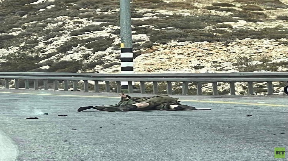 إصابة مجندة إسرائيلية بجراح خطيرة ومقتل منفذ العملية ( فيديو)