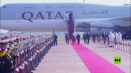 بالفيديو..  تبون يستقبل أمير قطر الشيخ تميم بن حمد لدى وصوله إلى الجزائر
