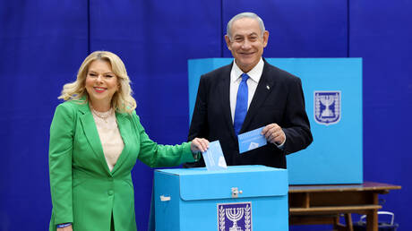 تحالف أقصى اليمين بقيادة نتنياهو يتقدم في الانتخابات الإسرائيلية وسط نسبة مشاركة بلغت 71.3%
