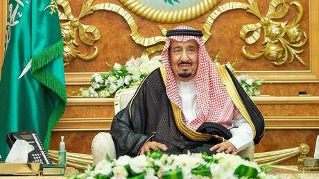 الرئيس الإماراتي ونائبه يعزيان الملك سلمان