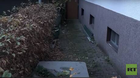 لا تعرف العالم الخارجي.. إنقاذ طفلة ألمانية حبستها عائلتها منذ 7 سنوات (فيديو)