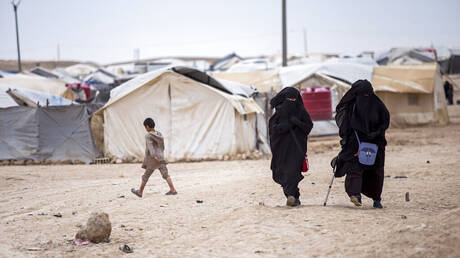 العثور على جثتي فتاتين صغيرتين في مخيم بسوريا يأوي عائلات 