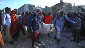 وسائل إعلام: مقتل 15 شخصا بانفجار في قاعدة عسكرية بمقديشو