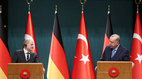 أردوغان لشولتس: ننتظر من برلين العودة إلى مواقفها المحايدة تجاه العلاقات التركية اليونانية