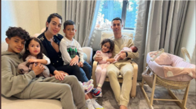 أول عرض فعلي لرونالدو من أجل الرحيل عن مانشستر يونايتد 4 وفاة طفله ومرض طفلته وأهداف عائلة غلايزرز.. تصريحات نارية جديدة لرونالدو