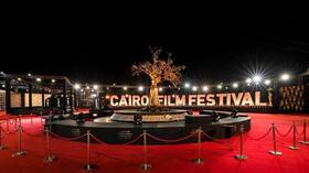 مصر.. فنانون يردون على مدير القاهرة السينمائي بعد تصريحاته عن صلاة الجمعة على البساط الأحمر