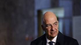 حكومة الوحدة الوطنية الليبية تحتج رسميا على توقيع اليونان عقود استكشاف في منطقة متنازع عليها 6 تصرّف من وزير خارجية اليونان يثير احتجاجات الطلبة الليبيين في طرابلس