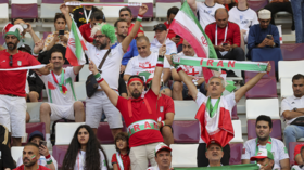 الجماهير الإيرانية تسخر من إنجلترا قبيل مواجهة المنتخبين في المونديال (صورة)