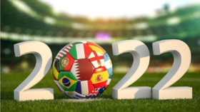 لاعب في مونديال قطر يدخل مباراة منتخب بلاده بحذاء مع علم روسيا (صورة)